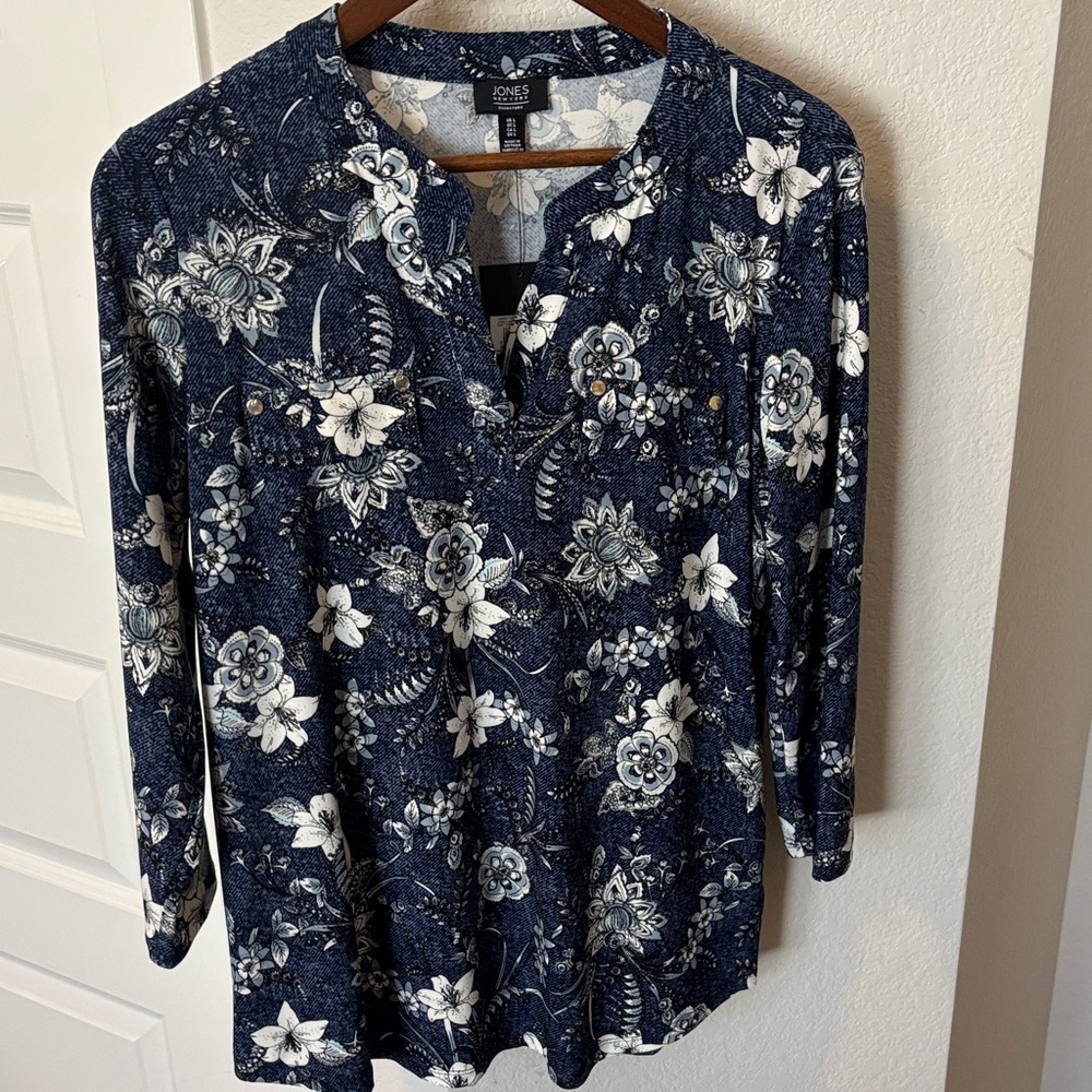 Jones New York Signature Ladies Navy Floral Knit top size L